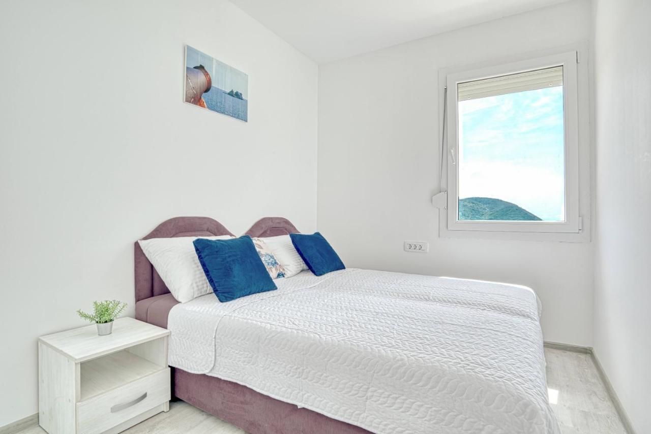 Two Bedroom House With Sea View Maj Buljarica Eksteriør billede